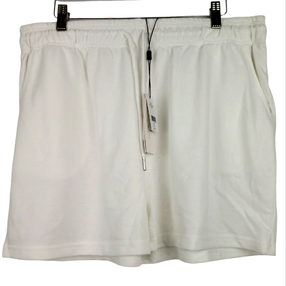 Halston Studio NWT Comfy Sweat Short Size XL in Chalk Retail $48